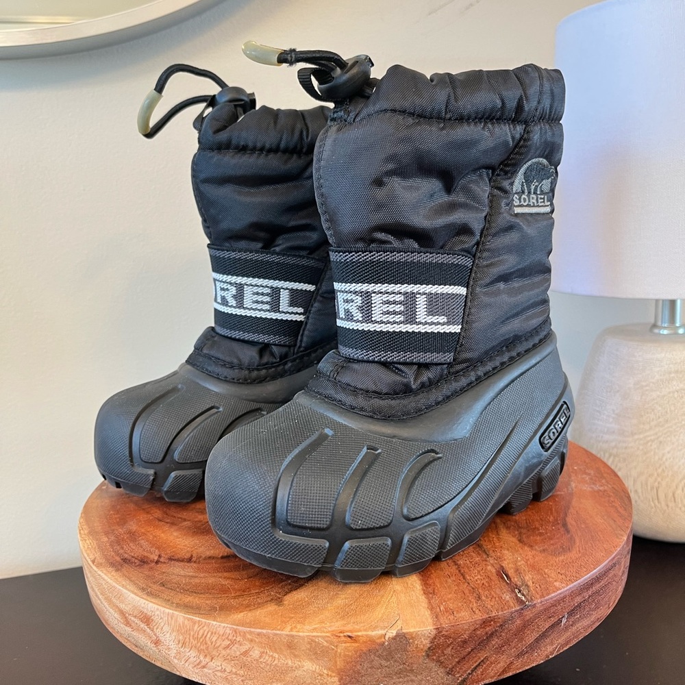 Toddler Sorel Boots size 7 (Toddler), black and grey, barely worn!